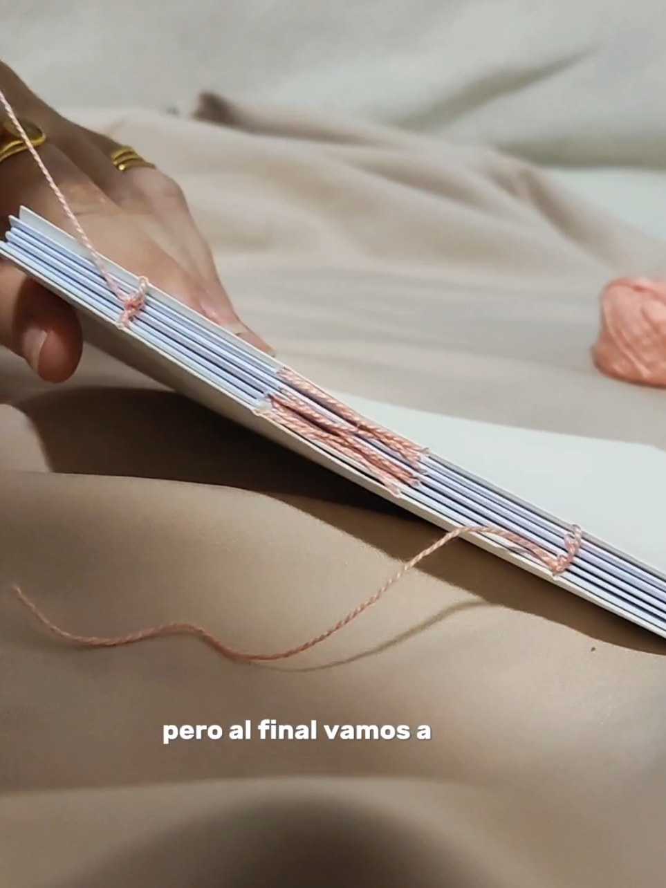 ¿Te animas a hacerla? 📒 #encuadernacion #diseñografico #DIY #manualidades #hobby #libretas #agendas #diseño 