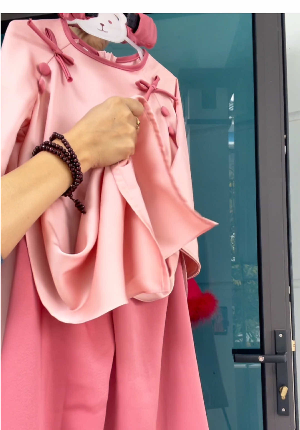 Áo dài lụa cao cấp màu Hồng cho bé . #thanhthanhnd2 #tet #aodaicachtan #aodaitet2025 #aodaicachtanchobe #aocachtan #aodaitet #aodaitet #aodaibegai #aodaichobegai 