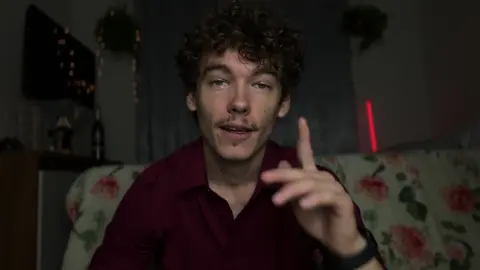 Não tenha sonhos, eles não vão se realizar...