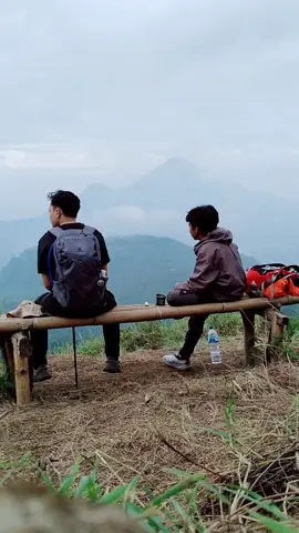 terimakasih meluangkan waktu untuk naik gunung #gunungindonesia #mendakigunung #mendaki 