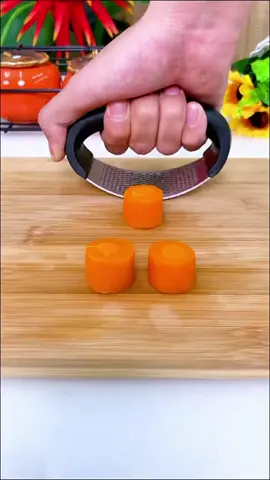 Make meal prep effortless with the Stainless Steel Garlic Masher! 🧄✨  Designed for durability and ease, this manual curved garlic press helps you mash garlic, fruits, or vegetables quickly and efficiently. A must-have gadget for every kitchen! ⚡🍴 Crush it in the kitchen. Get yours today! 🌟 🔗 Check it out here: linktr.ee/stafuly #kitchentools #garlic #cookingmadeeasy #buynow #shop #bestprice #gadgets #gadget #losangeles #reels #reelitfeelit #pageforyou #tiktokviral #page #buynow #onlineshopping #HomeVibes #Relax #usa🇺🇸 #bestprice #amazon #amazonfinds #amazonmusthaves 