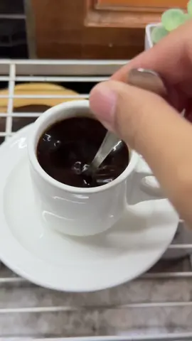 udah paling enak ngaduk kopi sambil ngelamun😁 #capcut #kopihitam