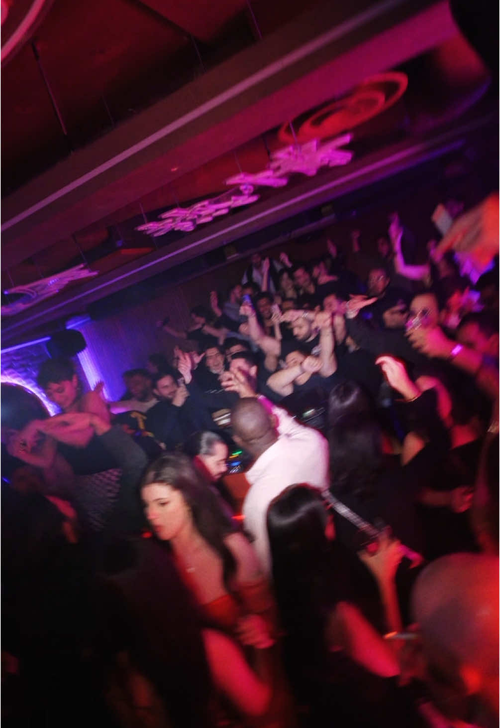 Merry Christmas from Paris 🎄  #music #club #house #afrohouse #edit #party #dj #secretid #paris #yu #mariahcarey #alliwantforchristmas 