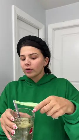 HAPPY THURSDAY!! I hope you all had a wonderful christmas!! 🥹☃️🎄 #bloompartner @Bloom Nutrition #momsoftiktok #motherhood #realisticmomlife #youngmom #momsunder25 #fyp #family #grwm 