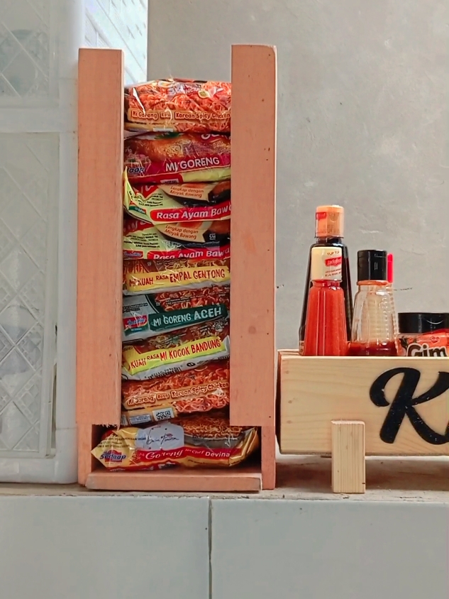 solusi biar ga berantakan lagi #rakmieinstan #rakkayu #estetik #rapih #mieinstan 