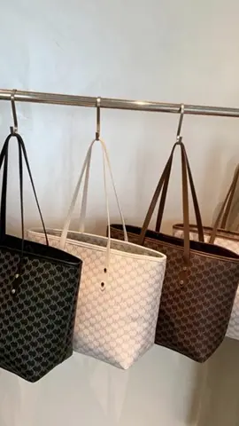 Totebag Korea style #taselegant #ootdelegant #mynewestbag #tasviral #taskekinian #tascewekviral #tastrending #taskoreanstyle #tascewek #taswanita #tasmewah #tasmewahmurah #totebag 