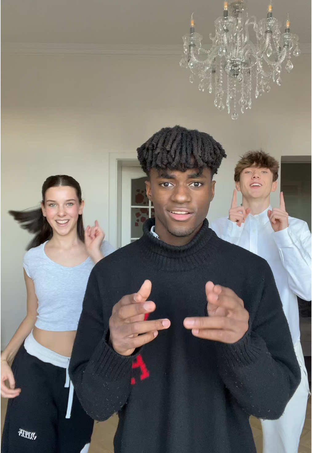 😎🤟🏾@Toby Woess @𝙇𝙚𝙣𝙞 𝙒𝙤𝙚𝙨𝙨 ♡ #foryoupage #foryou #xyzbca #viral #alfi #fluffydreads 