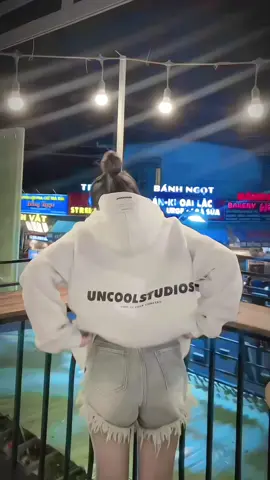 “Thế giới sẽ thật đẹp, khi em biết yêu chính bản thân em.” 