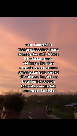 Bangga dengan kalian semua teman terbaikku, jangan lupakan kisah seru dan sedih yang pernah kita buat bersama. #fyp #beranda #sunset #sad 