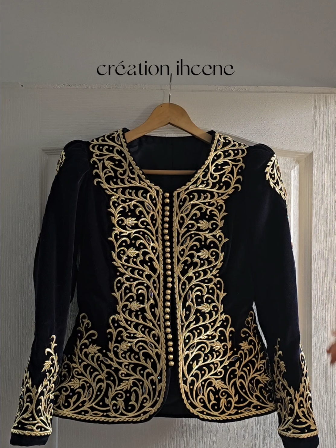 قاط المجبود ليكم يا الحراير 🇩🇿🥰👰‍♀️✨️🦋🌸 ✨️Tous vos modèles sont réalisables chez: @creation__ihcene 🇩🇿 🌹 merhba bikoum  ✨️Pour plus de détails n'hésitez pas à nous contacter: 0540.94.60.95  ✨️Blida, Algérie  #viralvideos ##explore #girl #things #gift #trending #trousseau #3roussajazairia #dz #viralvideos #viral #explore #explorepage #fyp #explore #MadeWithLove #handmade #SmallBusiness  #business #عرس_جزائري ##خياطة ##بليدة #تقاليد_جزائرية #خيط_الروح_الجزائري #قفطان_جزائري #تقاليد_جزائرية 