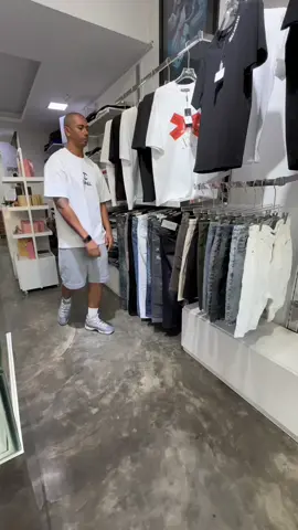 ✨ Nouveautés en magasin ! ✨ Nous venons de recevoir des jeans et shorts en jean qui vont parfaitement compléter ton dressing ! 🛍️ Disponible en Slim et Baggy, de la taille 28 à 38, il y en a pour tous les goûts et toutes les morphologies ! 👖 Ne manque pas l’occasion de te faire plaisir avec nos pièces incontournables de cette saison ! 🌟 👉 Passe vite nous voir en boutique ou contacte-nous pour plus d’infos ! #Nouveautés #Jeans #Shorts #Slim #Baggy #Mode #Fashion #Style