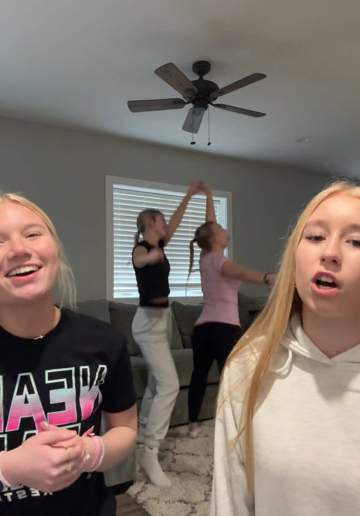 merry day after christmas @Mya @Jacie @ryiler09 #christmas #friends #fyp 