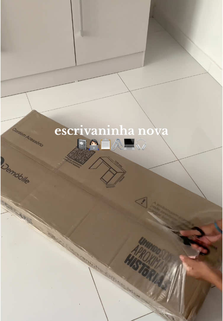 🖇️ montei a escrivaninha nova 👩🏻‍💻 vamos organizar o quarto da minha mãe, vou compartilhar tudo por aqui ✨ #comprasonline #escrivaninha #organization #quarto #RoomTour 