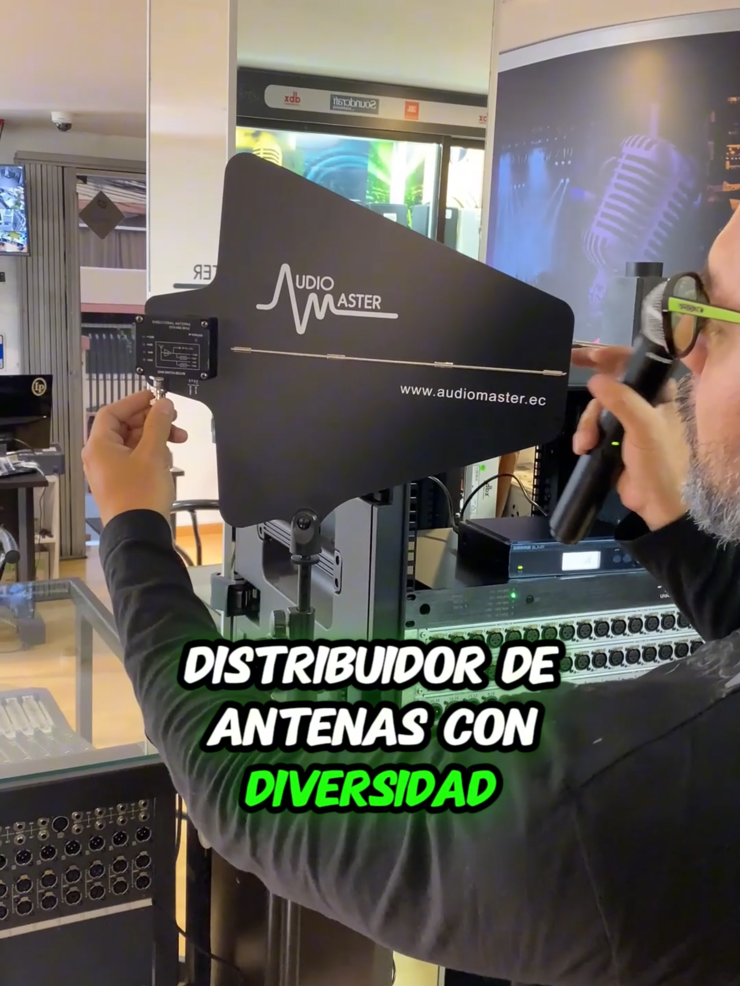 Segunda parte, sistema para micrófonos inalámbricos. #sonido #quito_ecuador🇪🇨 #guayaquil_ecuador🇪🇨♥️ #equipos #iluminacion #microfono #parlante #smoke