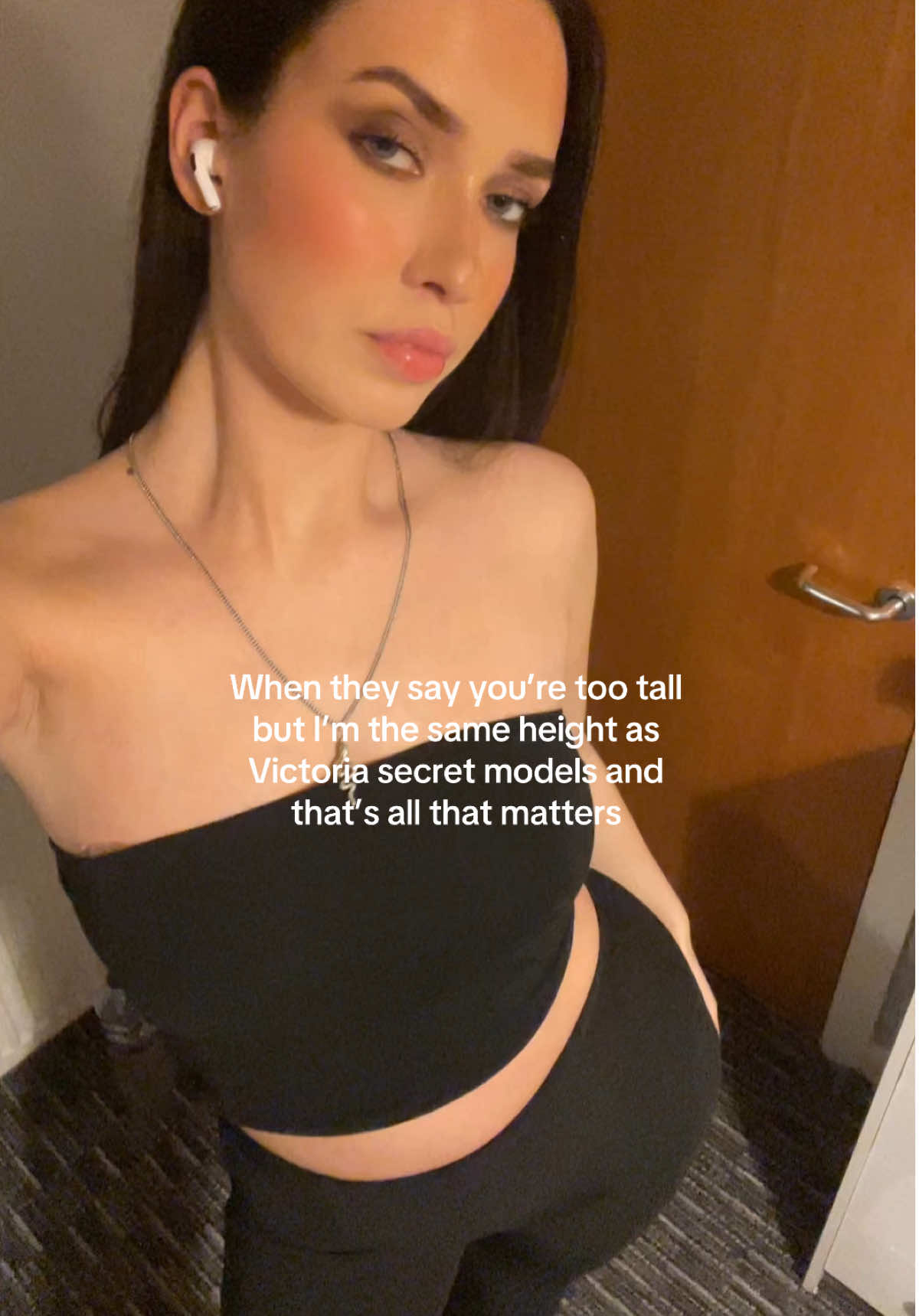 5ft 11 gal 🫡 #victoriasecret #victoriasecretangel #fyp #tallgirl #tallgirlsunite #relatable #goviral 