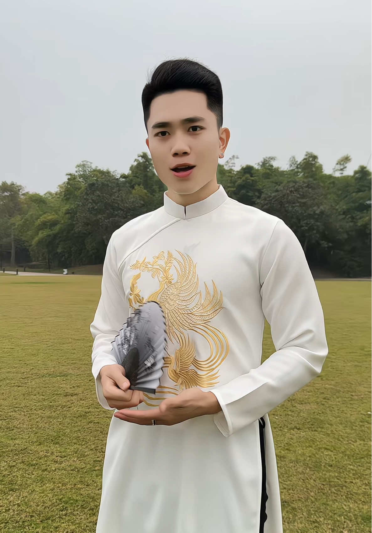 Áo dài cách tân thêu Phượng