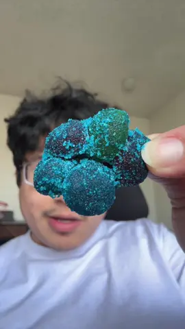 They just pop in your mouth too, so good! perfect if you like sour candy #sour #sourcandy #gummies #gushers 