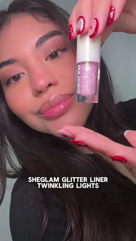 @SHEGLAM glitter liner twinkling lights less than $4 makes for the perfect holiday eye look and ties the holiday makeup together😍 #makeup #latina #beauty #fyp #holidaymakeup #affordablemakeup 