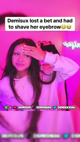 ggs eyebrow💀 #demisux #kick #kickstreaming #twitch #live #streamer #clips #egirl #eyebrows #foryoupage #fyp