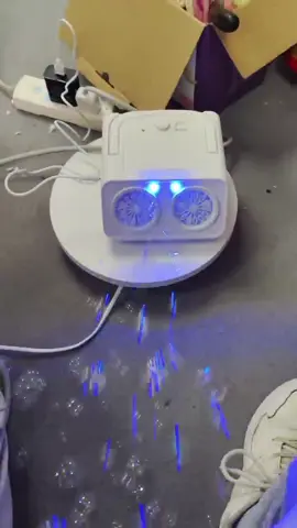 Automatic bubble machine blowing bubbles, children's toy gifts, portable portable bubble machine, can use batteries or plug directly for use is very convenient, give a bottle of bubble liquid, suitable for parties, outdoor, wedding, games, parties and other scenes#bubble #game #toy #gift #blowbubbles 