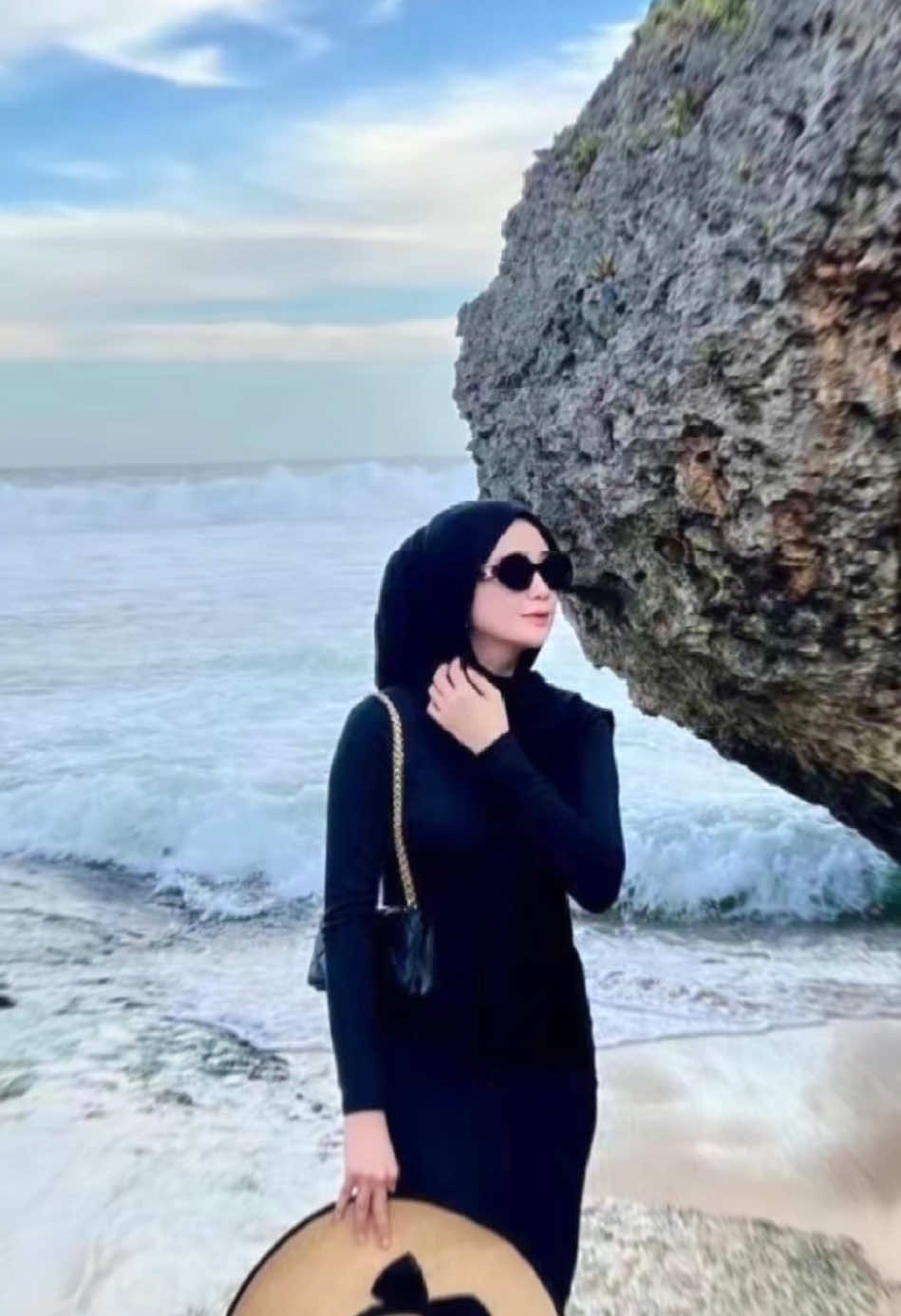 Inspirasi outfti healing🖤✨ #healing #pantai #dressbodycon   