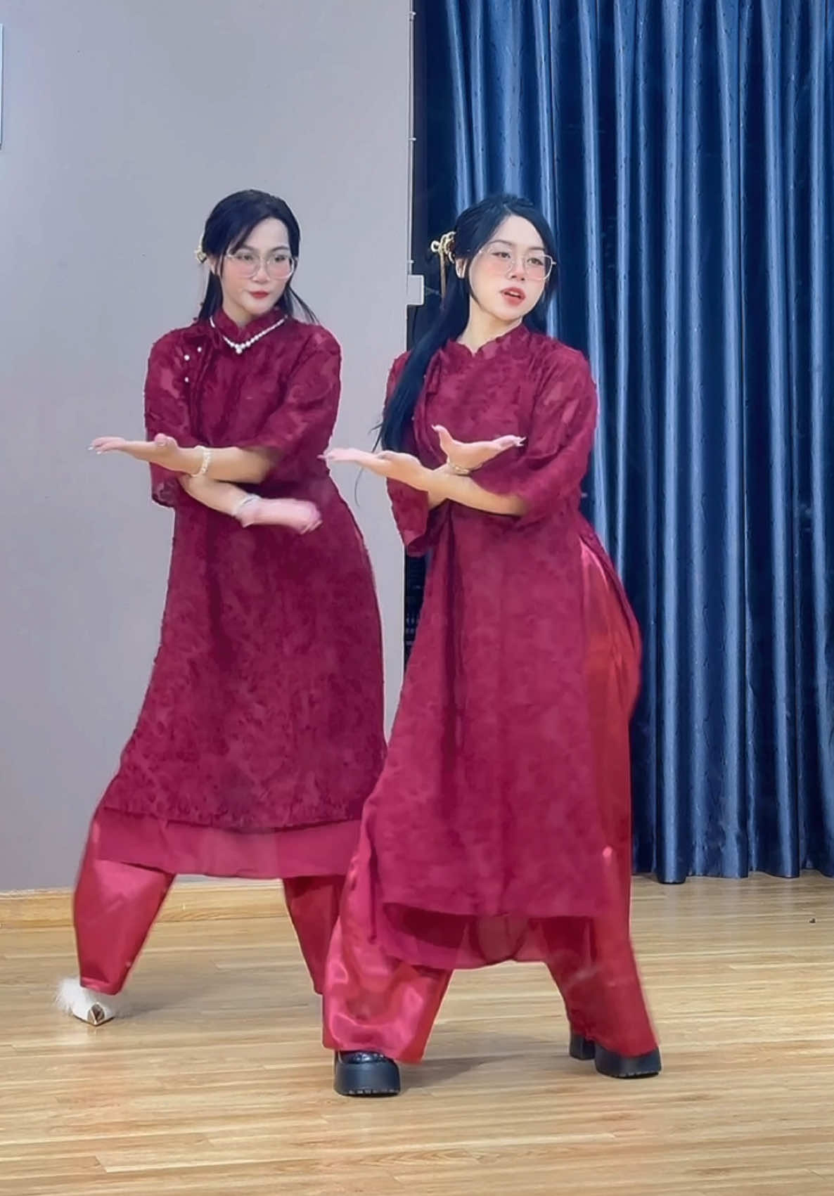 Y tui la Con Gai Mac Áo Dài VN mãi đỉnh ...  Đc : @𝐓𝐮̛𝐨̛̀𝐧𝐠𝐕𝐚̂𝐧🫥  @Chang Chói Chang #dance #tiktokdancevn #viral #trending #trend #xh #fyp #letuankhang #tet2025 #tet 