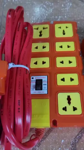 ổ cắm 8 lỗ lõi sứ công suất chịu tải cao với 2 phân loại dây. Phù hợp với nhiều sự lựa chọn cho khách.  #moonmax  #thietbidien  #ocamloisu  #maxkaro 