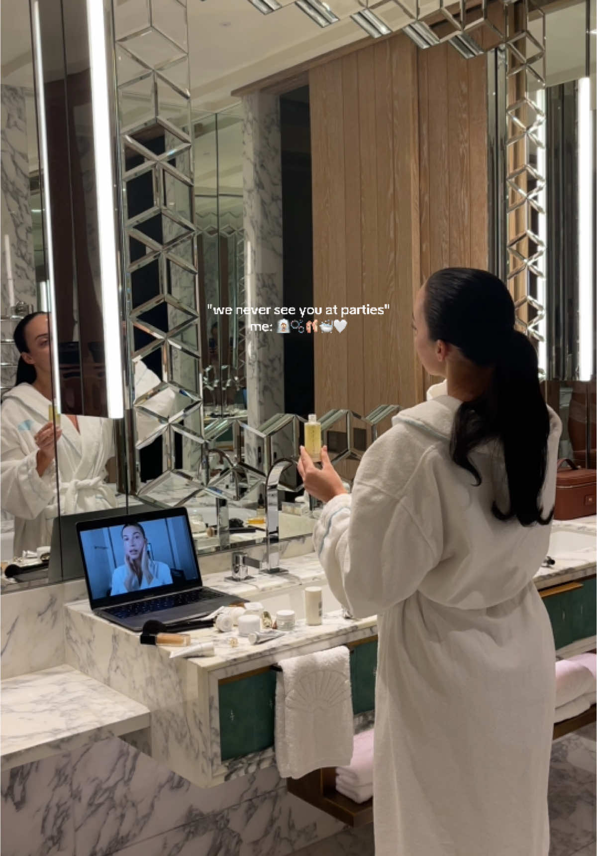 Self care girly 🤍🛁🫧🧖🏽‍♀️ #feminineenergy #softlife #divinefeminine #SelfCare #grwm #skincare #slowliving #luxurylifestyle #princesstreatment #classystyle #BeautyTok #dubai #uae 