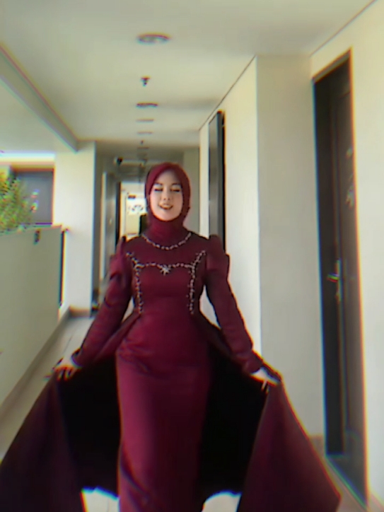 Dress pesta ekor panjang #fypシ゚viral #fypage #fyppppppppppppppppppppppp #dresskondangan #dresskekinian #dressbridesmaid #dresspesta #dresslamaran #gaun #longdress #ootdkekinian #outfitkondangan #outfitkece #dressmuslimah #dresslebaran #gamis #dresskorea 