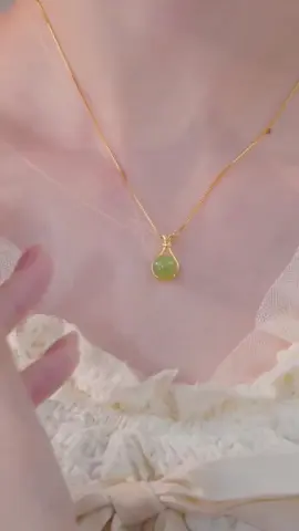 green lucky pandent ! New year gift! Lucky 2025#fyp #foryoupage #เครื่องประดับ #fashionaccessories #gift #giftideas #newyeargift #สร้อยข้อมือ #accessories 