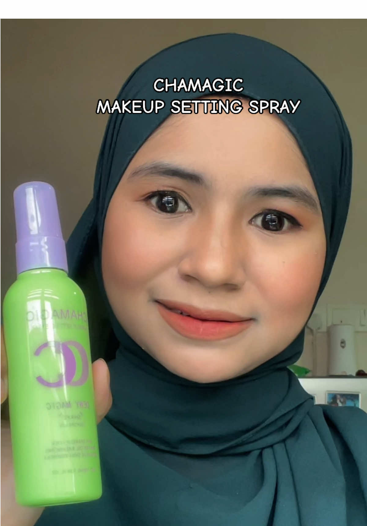 The best Makeup Setting Spray 🫶🏼✨ Chamagic ✨  #fyp #chamagic #chamagicsettingspray #beauty #lockmakeup #settingspray #makeup #fypシ゚viral #fyppppppppppppppppppppppp 