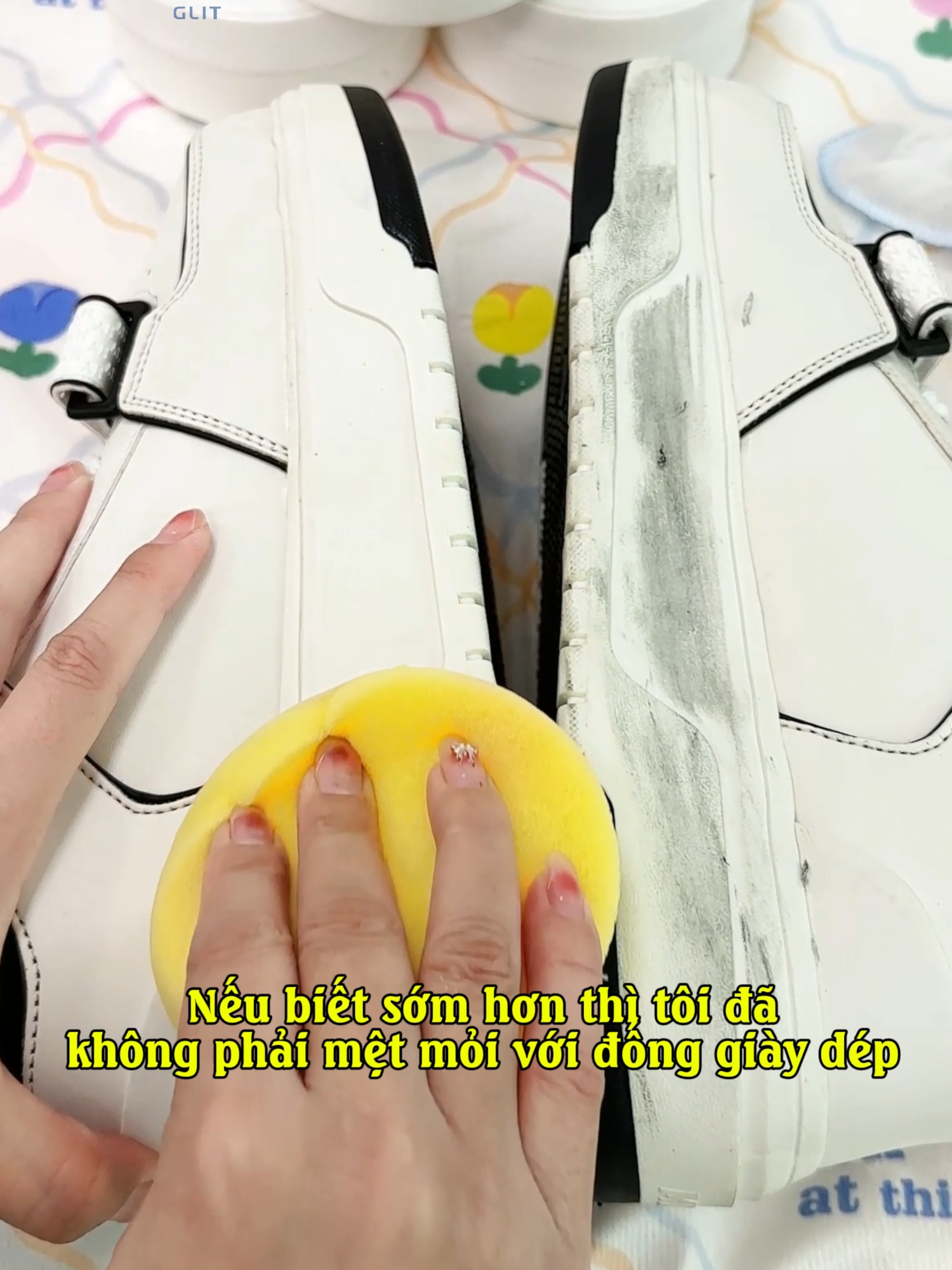 #xuhuong muốn làm sạch giày dép thì dùng cái này #giadungtienich #saplamsachgiay #sapvesinhgiay #sapvesinhgiaytrang #sapvesinhdanang #vesinhgiay #cleangiay #glitvn #giay #glit #vesinhgiaysneaker