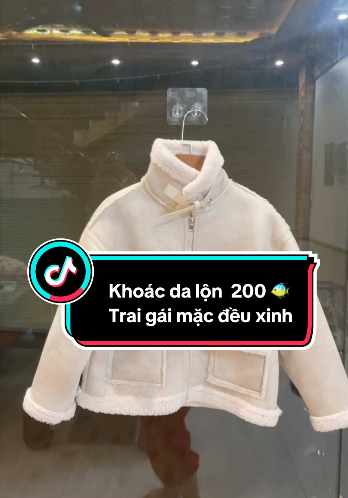 Em khoác da lộn chất đẹp mê. Toàn bộ lót lông chất lượng luôn mẹ ơi. Ấm lắm ạ ❤️❤️ #shopmekem🍀 #khoacdalon #khoacbetrai #khoacchobe #aokhoacchobe 