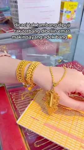 Semoga rezekinya makin lancar bg🥰#tokomasjaya #emas #perhiasan #emasasli #gelangviral #fyp #fypシ #video #videoviral 