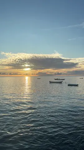 2025 udah siap mau kemana? Pastiin kamu berangkatnya di Sumut Aja!