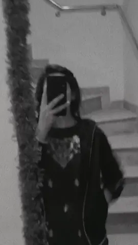 tumko kya pta kya ho tum mere lye😡☹️#song #mirrorchallenge #girltiktok #girlmirrorvideo #tiktokoffical #growmyaccount #foryoupage #foryou 