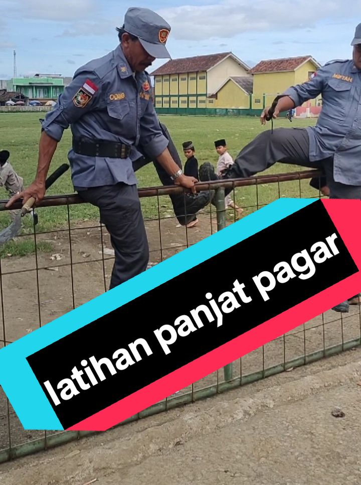 Latihan panjat pagar #linmas #linmasindonesia #linmasgokil #fyp #kabupatenbandungbarat 