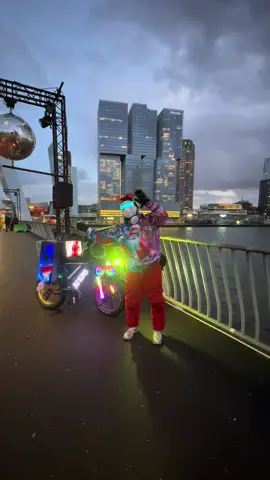 Erasmusbridge in Rotterdam 🇳🇱 #djdjas #xmas2024 #christmas2024 #christmaslights #happyholidays #kerstmis #kerst #rotterdam #rotterdamcity #fatbike #dutch #nederland #thenetherlands #erasmusbrug 