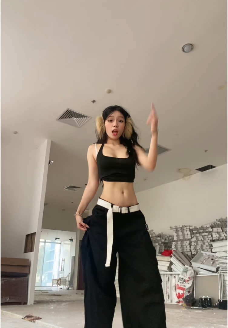 Cá mập bơi 🎣 Dc: @Louis Đỗ @LF.Ngowf  #xuhuongtiktok #danchuuu #nhay #camapcon #masonnguyen 
