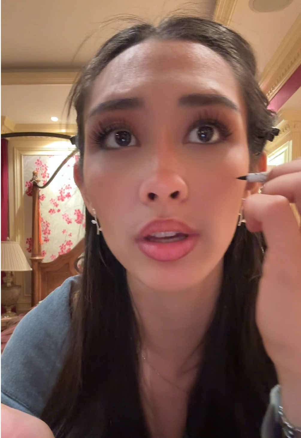 GETTING READYYYY MAKE UP yuh #caitknight #thai #bkk #thailand #goingout #makeup #routine 