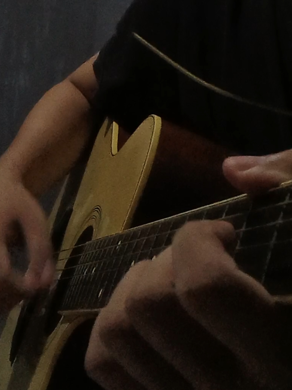 enak banget ni senar #coverakustik #gitar #viral #fyp #foryou #guitar 
