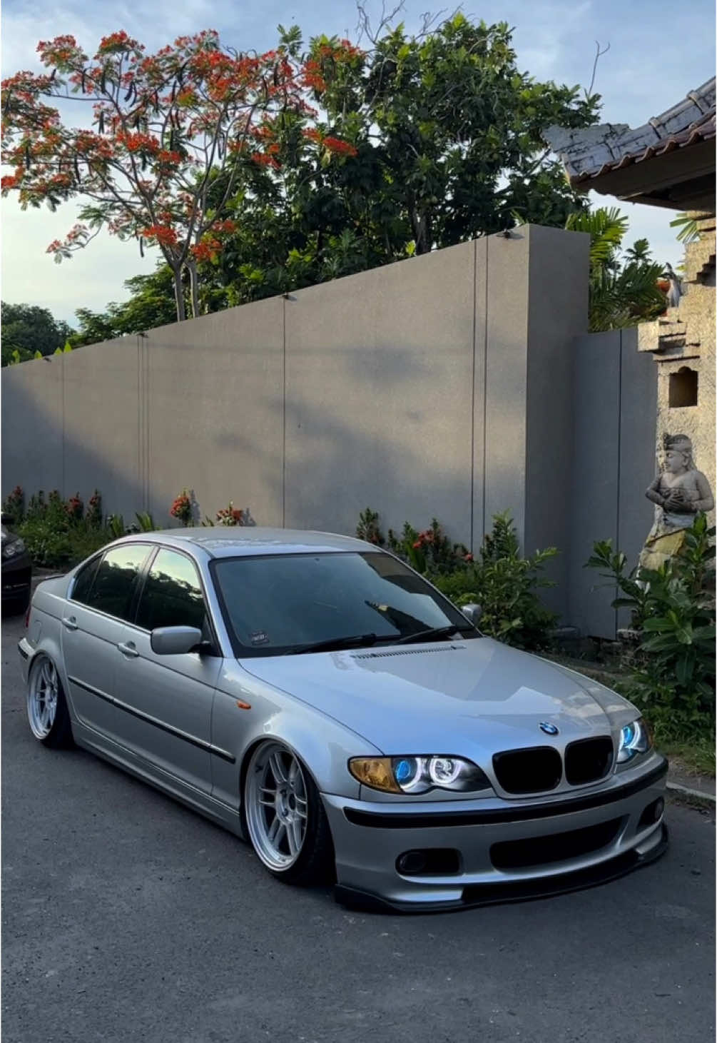 Masih menjadi yg terbaik walaupun sudah beda fitmen velg sekarang #bmwe46 #e46 #bmw 