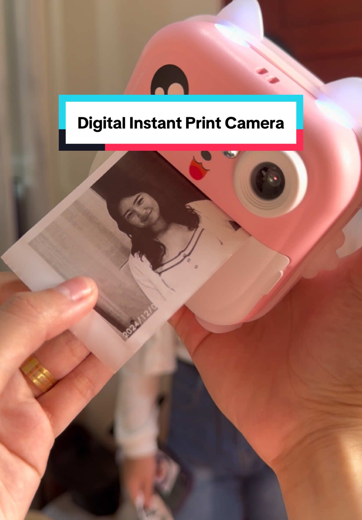 perfect na perfect sa mga batang mahilig mag pi-picture! 🥰🥰 #digitalinstantprintcamera #instantprintcamera #cameraforkids #fyp 