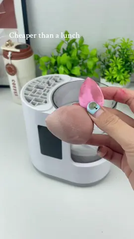 Be honest ladies how long have you not cleaned your beauty blender🫧 #spotlight #tiktokmademebuyit #fyp #blackfridaysale #christmas #makeupbrushcleaning #reality #cleaningtok