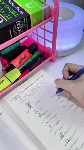 Chỉ cần một chút chăm chỉ, một chút tự giác , bạn có thể tự học tiếng Anh tại nhà #tienganhchonguoimatgoc #tuhoctienganh #tienganhcoban #englishwithme #sachtienganh #englishbooks #englishlanguage 