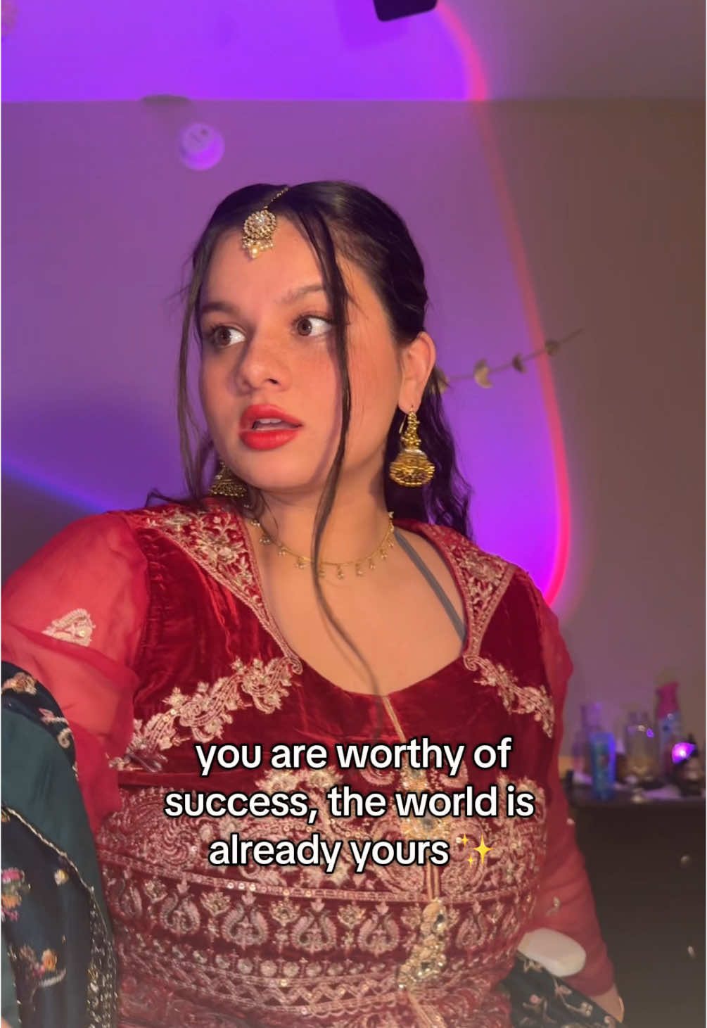 If you resonate with this my podcast Henna’s Corner is for you 🩷 video episodes from the introvert corner available on Spotify !!🎙️