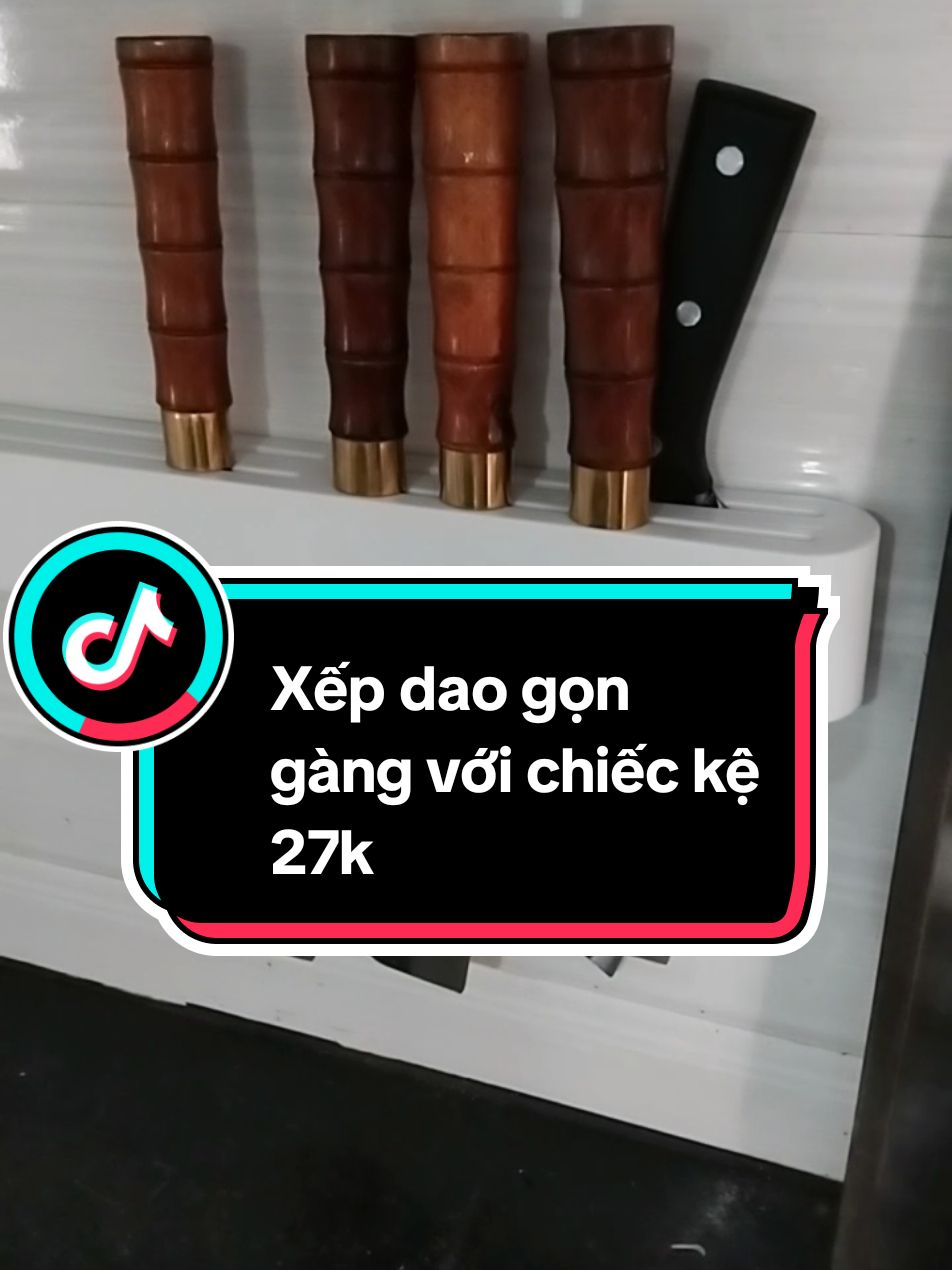chiếc kệ treo tường đầy tiện dụng chỉ 27k #taimietmai #daobep #daolambep #kededao #hopdungdao #meovatcuocsong 