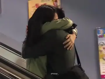 “anh chẳng thể lau những nỗi đau còn giấu, từ sâu trong đôi mắt em..”