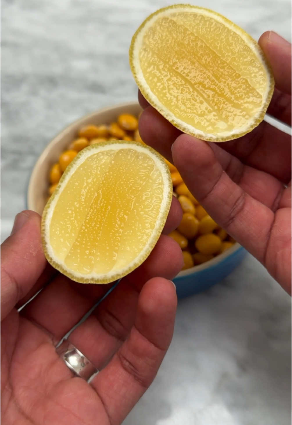 بالكويت نسميه ترمس ترمس عصير ليمون بشر ليمون كمون بابريكا  ملح فلفل Lupini beans Lemon juice Lemon zest Cumin Paprika Salt Hot sauce