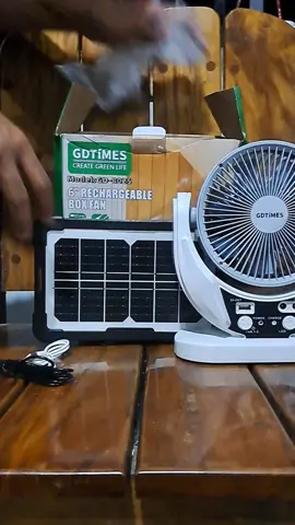 Sycat GD8025 Portable Solar Fan With Light Built-in Battery Large Poetable Outdoor Camping 6-Inch Table Fan Power Consumption (w) :4w Input Voltage (v): 6v Battery Capacity (mah): 3500 mah 6 inches Solar Fan LED light with over charge and over discharge circuit protection USB output 2 pcs output for bulbs charging time 3-8hrs pure copper machine Fan speed: 2speed choice with type c charging cable , 6v 4w Solar panels, 1lamp #solarfan #solarwithpanel #solar fan w bulb #solarpoweredfan 
